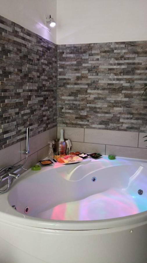 Bed & Breakfast Dimora Felice أوستوني المظهر الخارجي الصورة
